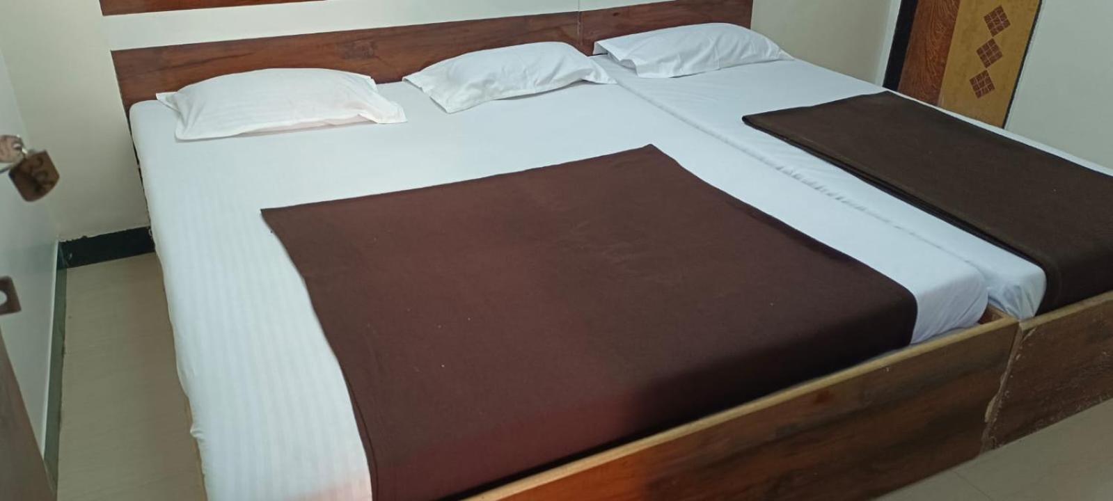 Sai Ganesh Guest House Shirdi Esterno foto
