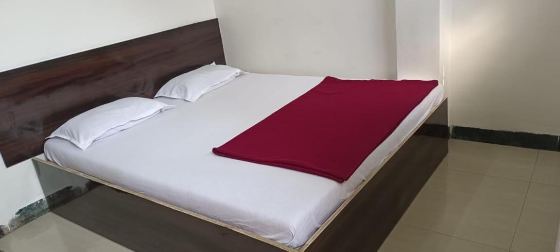 Sai Ganesh Guest House Shirdi Esterno foto