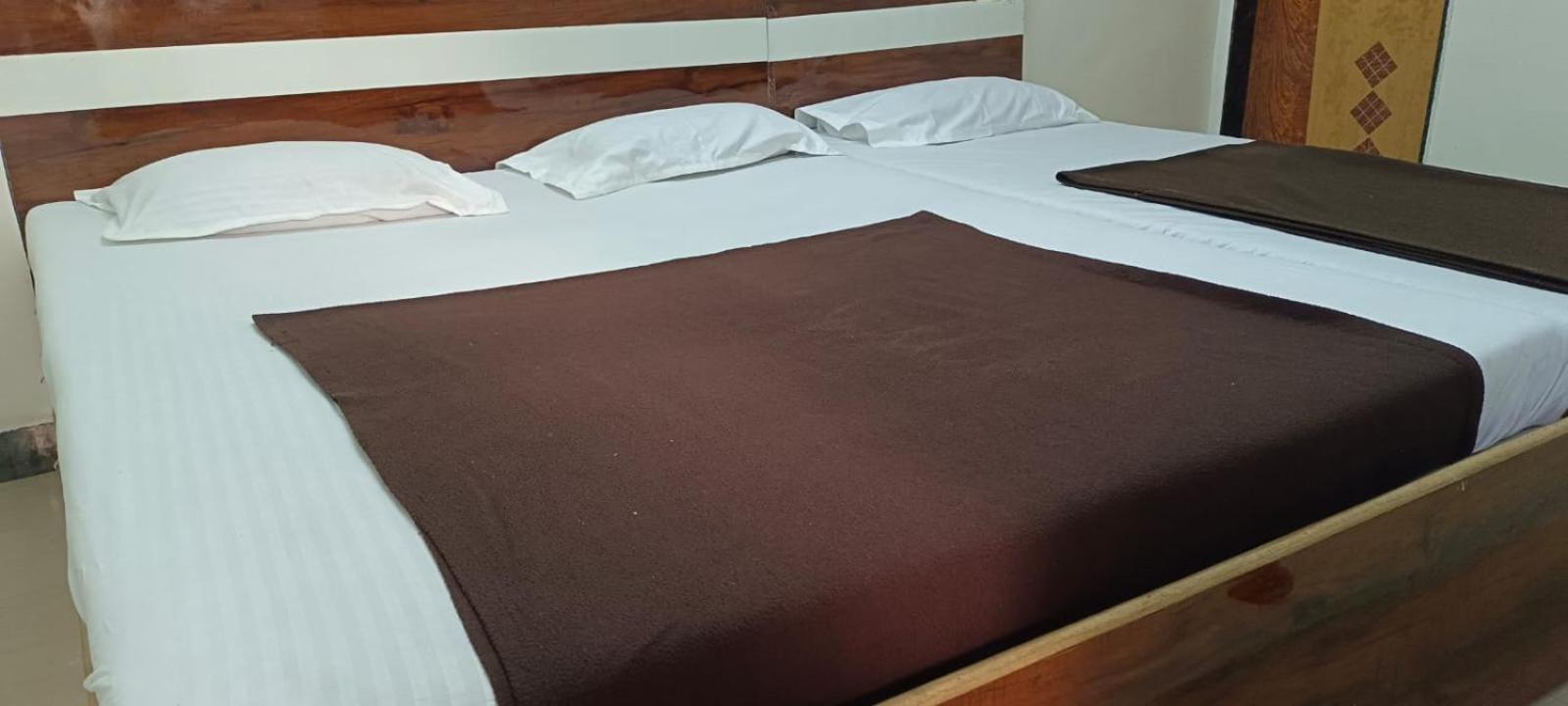 Sai Ganesh Guest House Shirdi Esterno foto